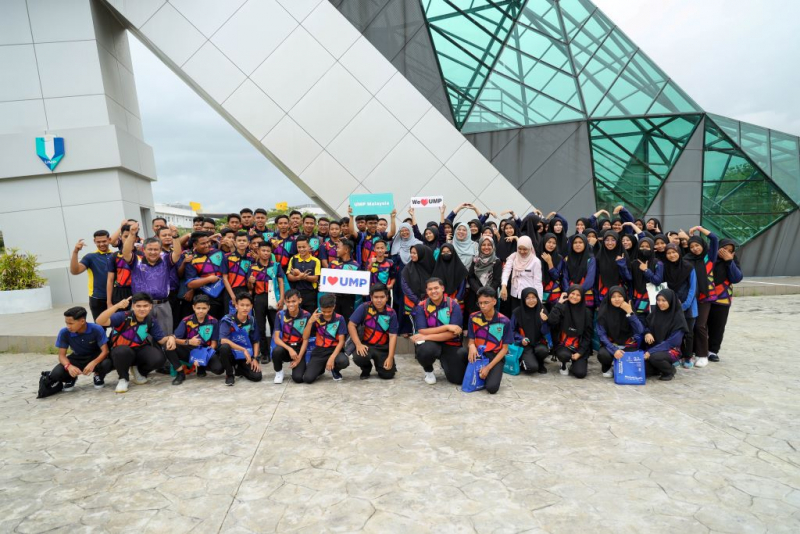 80 SMK Jengka 6 students visit UMP