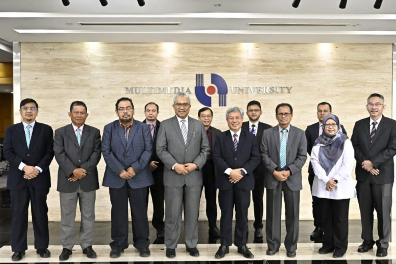 Official visit of UMP delegation to MMU Cyberjaya explores strategic collaboration