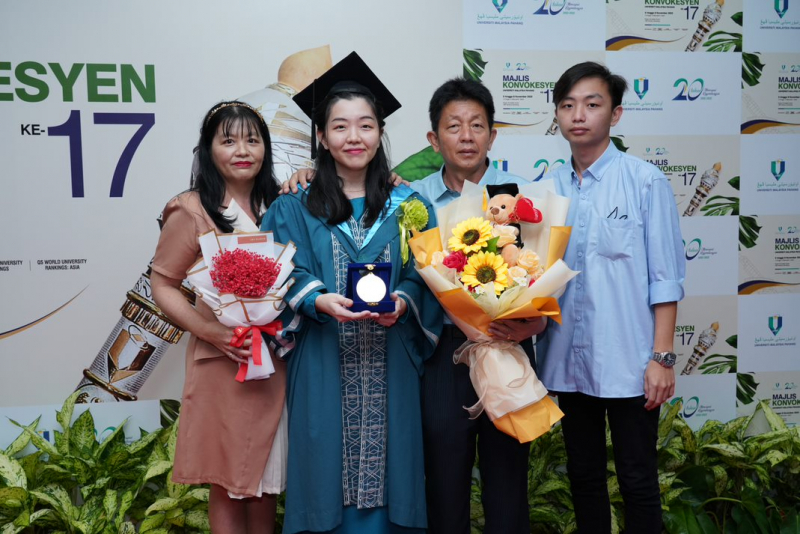  Michelle Ho Siaw Wei recipient of Chancellor’s Award makes father source of inspiration