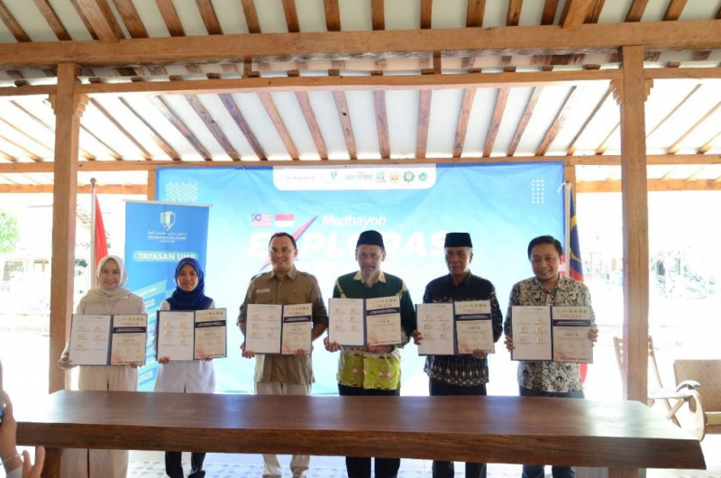 UMPSA santuni warga Desa Dolokgede, Bojonegoro, Indonesia melalui program Kembara Eksplorasi ASEAN Yayasan UMP
