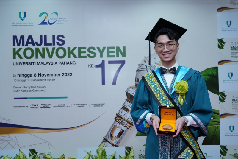  Dean’s List for 8 semesters, William Mah Wey Lian receives Royal Education Award (Pingat Jaya Cemerlang)